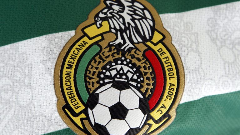 Das bisherige  Logo von Mexiko. (Wappen auf dem Trikot der WM 2006).