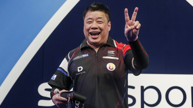Paul "The Singapore Slinger" Lim, 67, Singapur: Wird seinen Altersrekord bei der WM abermals ausbauen. Feiert dieses Jahr sein 40.(!) Jubiläum bei der Weltmeisterschaft. Das Publikum liebt den sympathischen Darts-Opa.