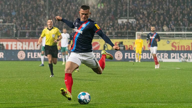 FLANKEN AUS DEM SPIEL: 1. Fabian Reese, 73 Flanken (Kiel), 2. Khaled Narey, 72 Flanken (Düsseldorf), 3. Thomas Ouwejan, 69 Flanken (Schalke)