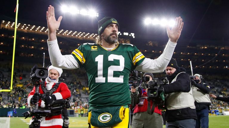 Aaron Rodgers führt seine Packers mit einem Touchdown-Rekord zum Sieg gegen Cleveland.