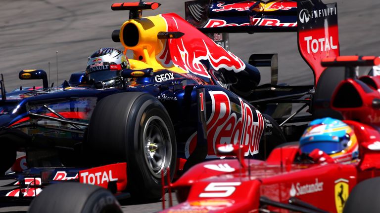 Sebastian Vettel (l.) und Fernando Alonso liefern sich 2012 einen packenden WM-Kampf.