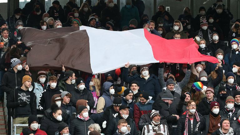 Der FC St. Pauli wird für unsportliches Verhalten der Fans mit einer Geldstrafe belegt.