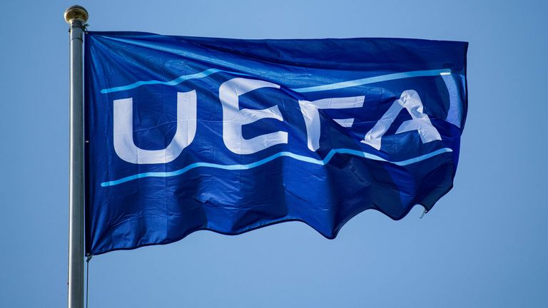 Die UEFA greift bei neun Klubs rigoros durch und spricht teils empfindliche Strafen aus.