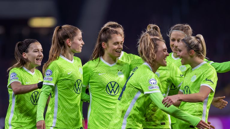 Die Damen des VfL Wolfsburg besiegen Genf und wahren die Chance aufs Viertelfinale.