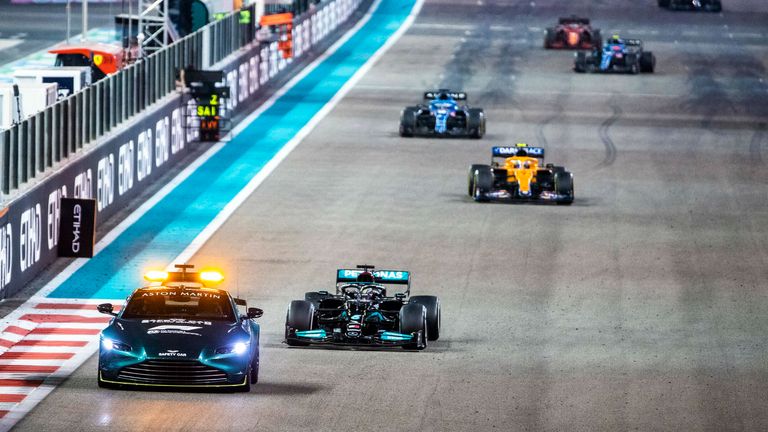 Die Safty-Car-Phase im letzten Saisonrennen kostete Lewis Hamilton vermutlich den Weltmeistertitel.