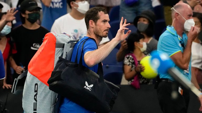 Andy Murray verabschiedet sich nach drei Sätzen in Runde zwei der Australian Open.