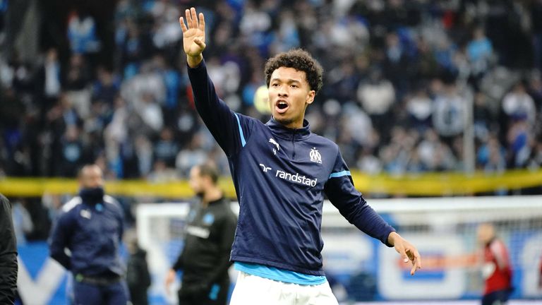 BOUBACAR KAMARA: Der Mittelfeldspieler darf Olympique Marseille wohl im Winter verlassen. Neben Barcelona und dem AC Mailand soll auch der FC Bayern den 22-Jährigen im Visier haben. Zuletzt hatte die Bayern Wintertransfers allerdings ausgeschlossen.