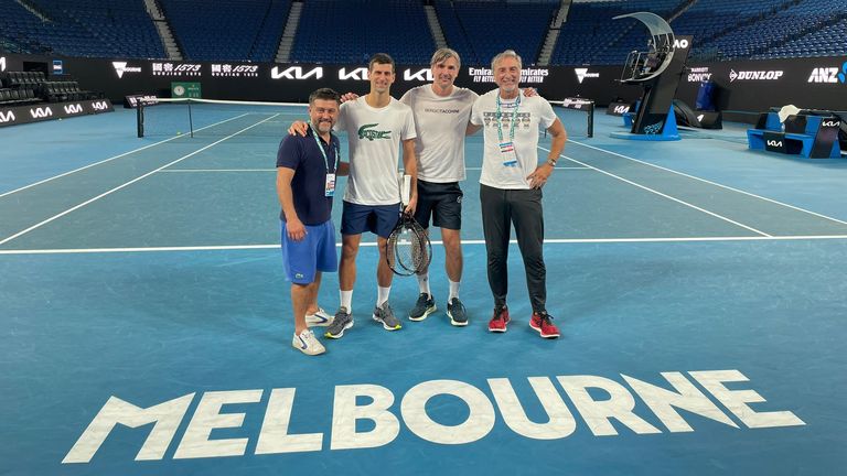 Novak Djokovic will bei den Australian Open an den Start gehen. (Quelle: Twitter @DjokerNole)