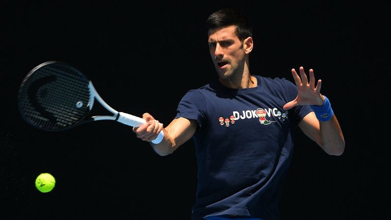 Novak Djokovic wartet weiter auf eine Entscheidung bezüglich seines Visums.