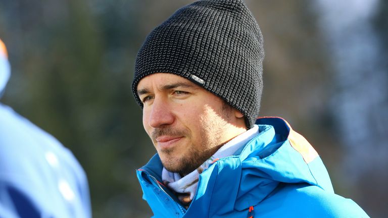 Der ehemalige Ski-Star Felix Neureuther zieht die Paarungen für das Viertelfinale des DFB-Pokals.
