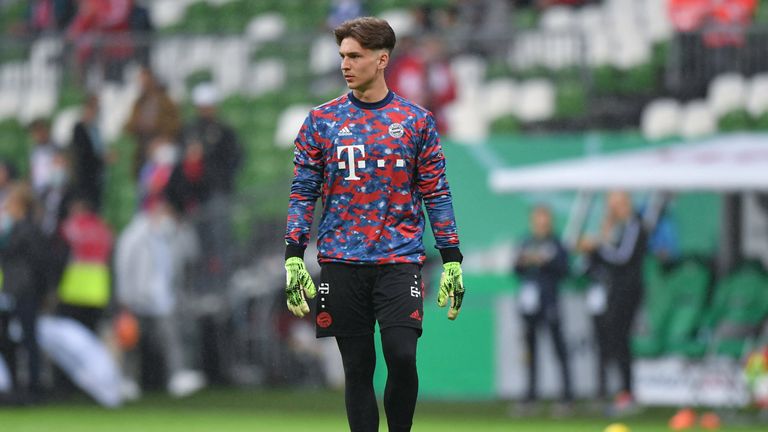 Lukas Schneller verlängert seinen Vertrag beim FC Bayern München. 