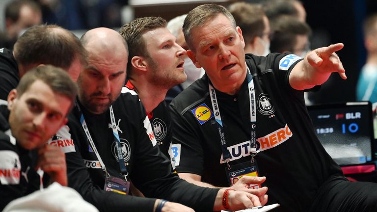 Handball-Bundestrainer Alfred Gislason sieht die laschen Corona-Regeln in Ungarn kritisch.