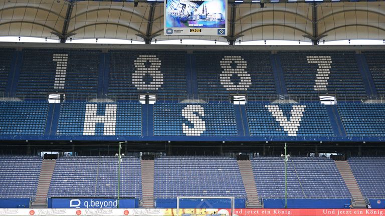 Das Hamburger Stadtderby wird im leeren Volksparkstadion stattfinden.