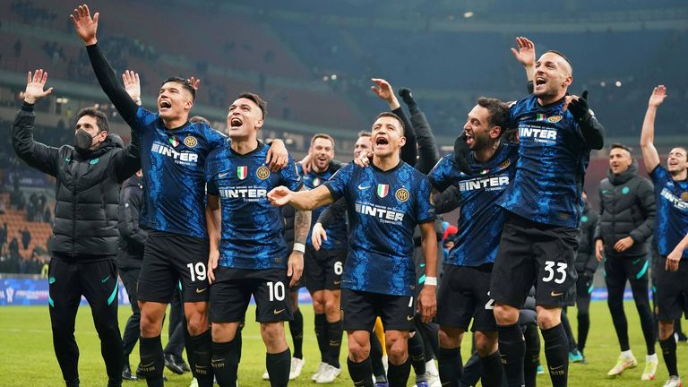 Inter feiert den Sieg gegen Juve.