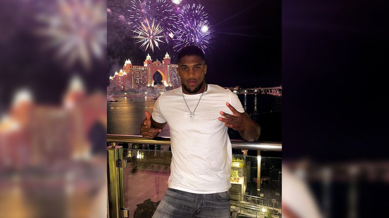 Box-Champ Anthony Joshua lässt es in Dubai krachen - mit XXL-Feuerwerk inklusive. Quelle: Instagram/anthonyjoshua