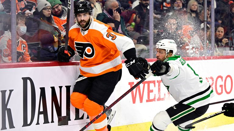 Keith Yandle (l.) von den Philadelphia Flyers stellt einen Rekord in der NHL ein. 