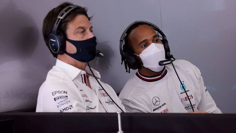 Für Klärung der Hamilton-Zukunft: Mercedes-Motorsportchef Toto Wolff (l.) wird sich mit FIA-Boss Ben Sulayem treffen. 
