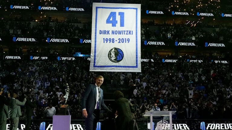 Die Dallas Mavericks ehren Dirk Nowitzki.
