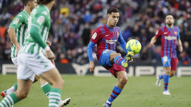 Philippe Coutinho (M.) wechselt nach England.