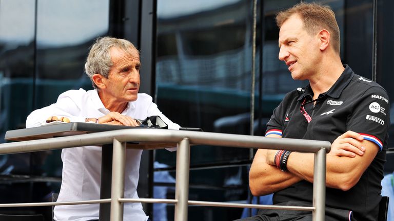 Alain Prost (l.) ärgert sich über Alpine-Chef Laurent Rossi.