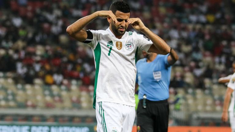 Algerien um ManCity-Superstar Riyad Mahrez scheitert beim Afrika Cup bereits in der Gruppenphase.