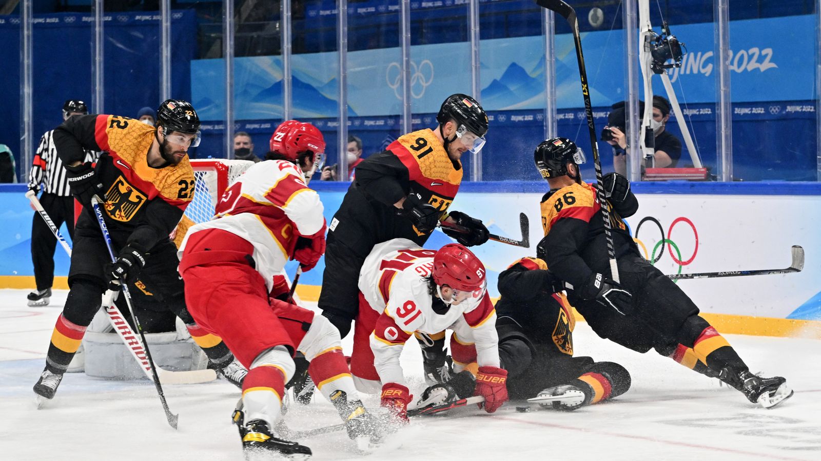 Olympia News Deutsche Eishockey-Nationalmannschaft bezwingt China knapp Olympia News Sky Sport