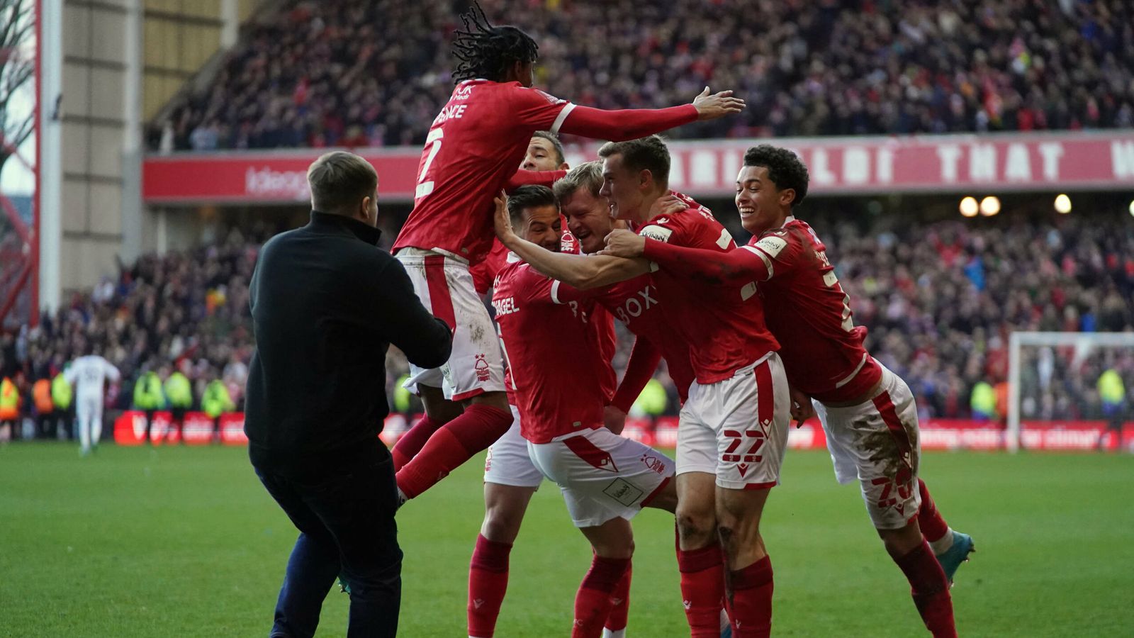 Bildergalerie FlitzerEklat bei Leicester City gegen Nottingham Forrest Fußball News Sky Sport Bildergalerie FlitzerEklat bei Leicester City gegen Nottingham Forrest Fußball News Sky Sport