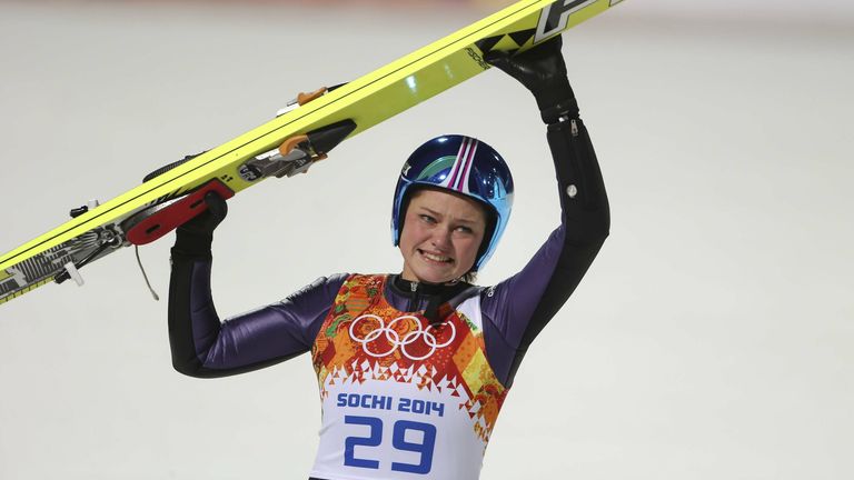2014 Sotschi: Gold für Carina Vogt (Skispringen). Sie hatte noch nie einen Weltcup gewonnen - und schrieb doch Geschichte: Als erste Skispringerin gewann Vogt 2014 in Russland eine Olympische Goldmedaille.