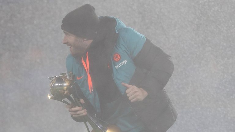 Chilwell versuchte sich wegzuducken, doch die Dusche bekam er trotzdem ab.