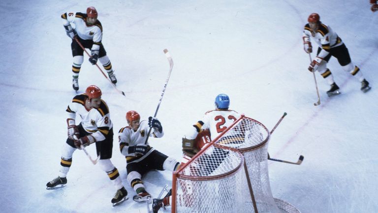 1976 Innsbruck: Bronze für das Eishockeyteam. "Das Wunder von Innsbruck": Die Spieler hatten sich mit dem vierten Platz abgefunden, ehe sie realisierten: Der Torquotient entscheidet. Bronze vor den USA - mit 0,0041 Treffern Vorsprung.