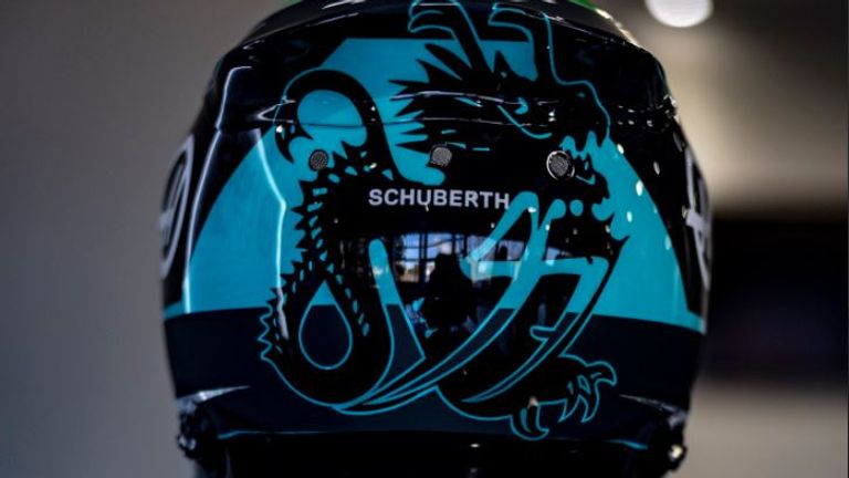 Die Rückseite von Schumachers Helm wird von einem Drachen geziert (Quelle: Twitter Mick Schumacher). 