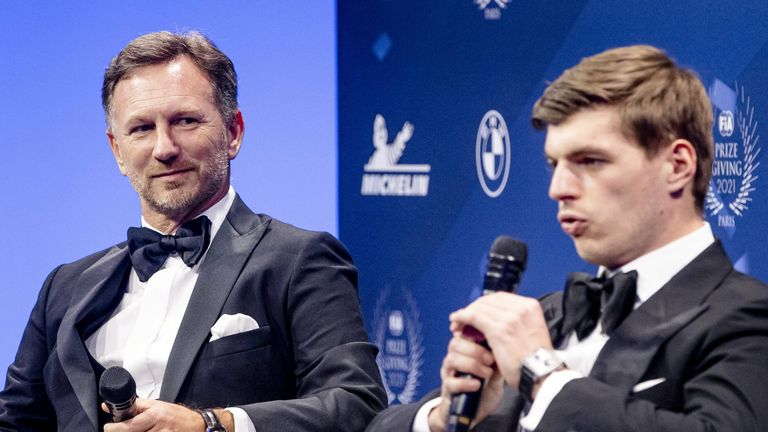 Christian Horner freut sich, einen Blick in das Mercedes-Werk werfen zu können. 