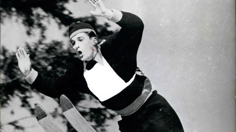 1960 Squaw Valley: Gold für Helmut Recknagel (Skispringen). Als erster nicht-skandinavischer Skispringer gewann Fahnenträger Recknagel im damals noch üblichen "Superman-Stil", also mit nach vorne gestreckten Armen, die olympische Goldmedaille.