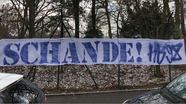 FANS: Bei den Anhängern kippt die Stimmung langsam. Nachdem die Hertha im Pokal bereits ihre Saison-Niederlage gegen Stadt-Rivale Union kassierte, hingen Fans ein "Schande!"-Plakat vor der Geschäftsstelle auf. Pfiffe sind keine Seltenheit mehr.