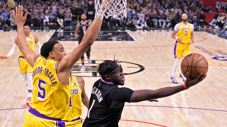 Die Los Angeles Clippers um Reggie Jackson schlagen die Lakers. 