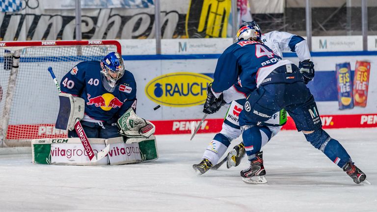 Red Bull München verliert im Nachholspiel gegen Straubing. 