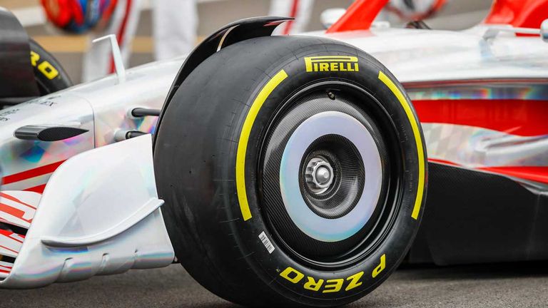 Die neuen 18-Zoll-Reifen in der Formel 1 - inklusive Radkappe. 
