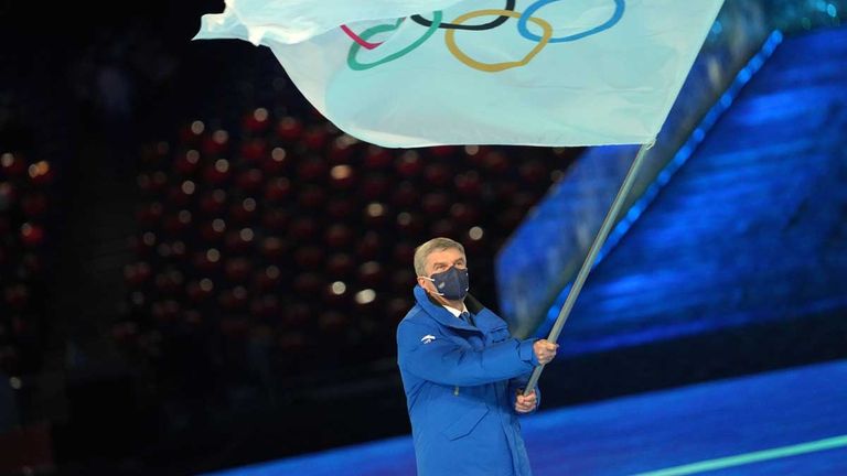 IOC-Präsident Thomas Bach beendet die Olympischen Spiele in Peking. 