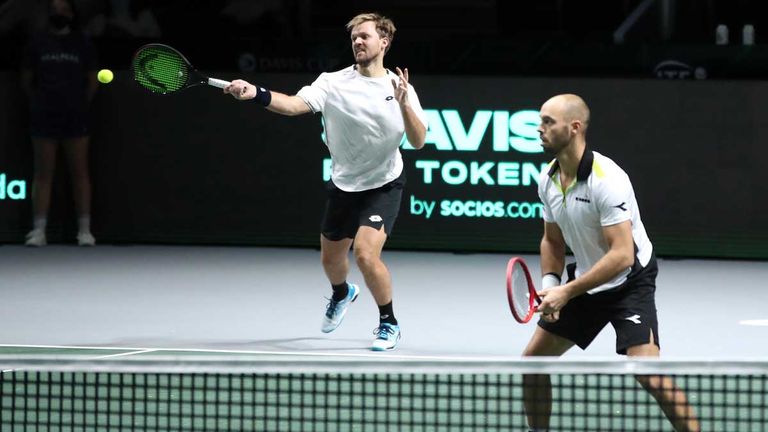Kevin Krawietz (hinten) und Tim Pütz im Einsatz beim Davis Cup für Deutschland.