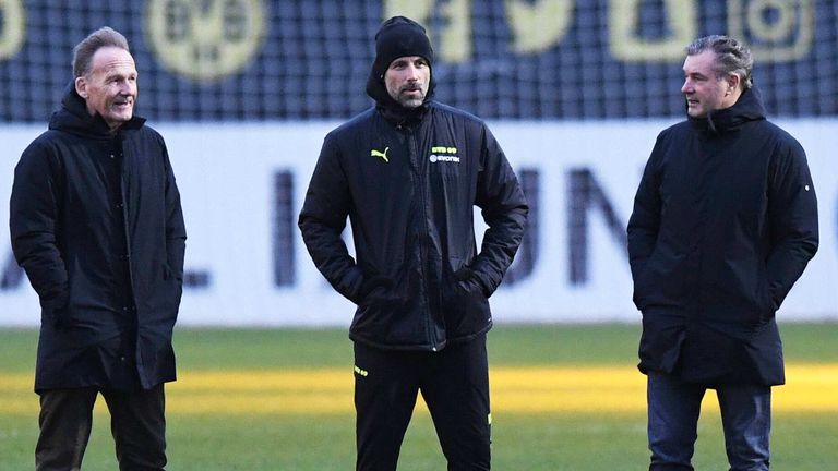 Die BVB-Bosse treffen sich mit Trainer Marco Rose (Mitte) zur Krisensitzung nach der Heim-Blamage gegen Glasgow.