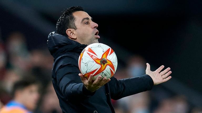 Barcelona-Coach Xavi Hernandez steht im Hinblick auf die Europa League vor einer schweren Entscheidung. 