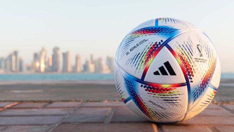 &#39;&#39;Al-Rihla&#39;&#39;: Der offizielle Spielball der Fußball-WM 2022 in Katar (Bildquelle: adidas).