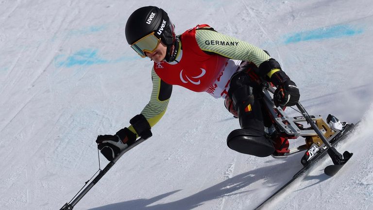 Anna-Lena Forster holt die nächste Medaille bei den Paralympics.