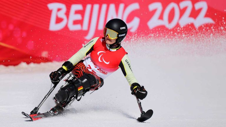 Anna-Lena Forster holt die erste Goldmedaille für Deutschland bei den Paralympics in Peking. 