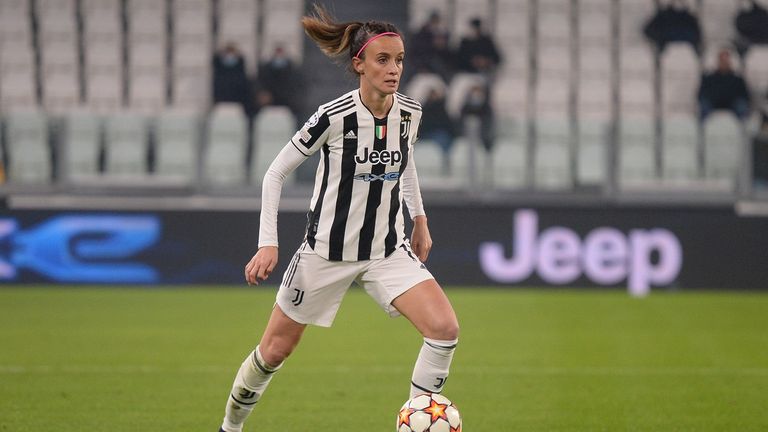 Barbara Bonansea gilt als eins der Ausnahmetalente Italiens. Seit der Gründung der Frauenmannschaft von Juventus Turin 2017, schoss sie das generell erste Tor sowie das erste Tor in der Champions League für den Klub. 