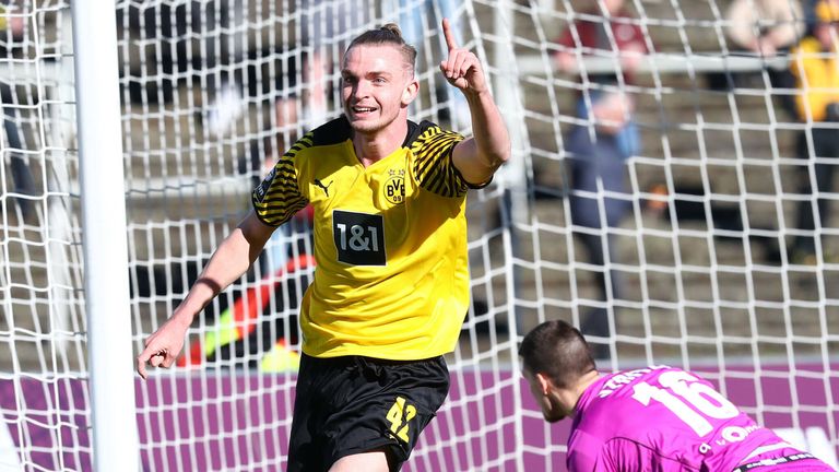 Bradley Fink (BVB II) - Der 18-jährige Schweizer wurde nach 39 Torbeteiligungen in 23 Spielen von der U19 hochgezogen. Der Stürmer muss sich noch akklimatisieren, hat aber Chancen sich im Sommer für die Profis zu empfehlen.