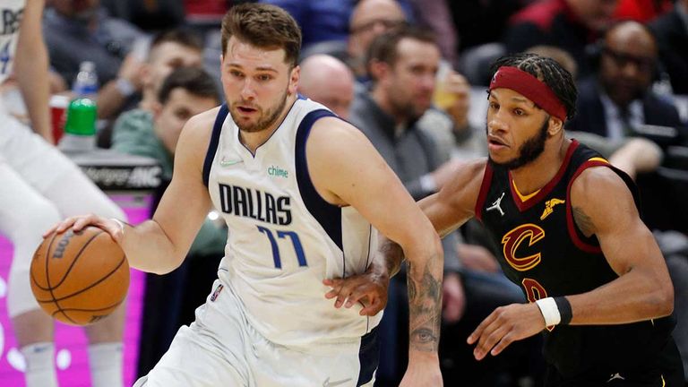 Die Dallas Mavericks gewinnen gegen die Cleveland Cavaliers.