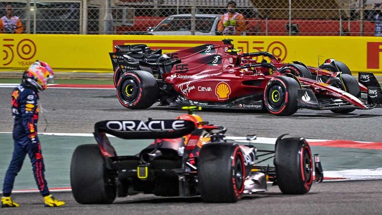 Während Ferrari einen Doppelsieg in Bahrain feiert, erlebt Red Bull (vorne) den sportlichen Super-GAU mit null Punkten.