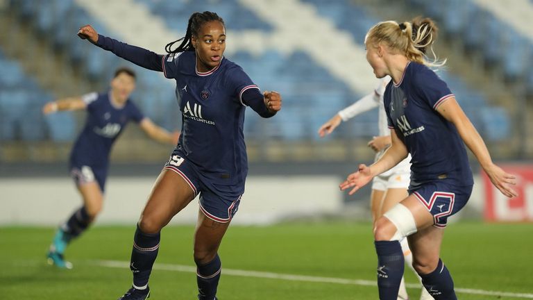 Marie-Antoinette Katoto ist PSGs beste Torschützin diese Saison und hat alleine in der Liga schon 15 Treffer auf ihrem Konto. Vor ihr sollte sich die Bayern Abwehr definitiv in Acht nehmen. 