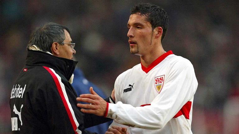 Kevin Kuranyi spielt in seiner Karriere beim VfB Stuttgart und dem FC Schalke 04 unter Trainer Felix Magath.